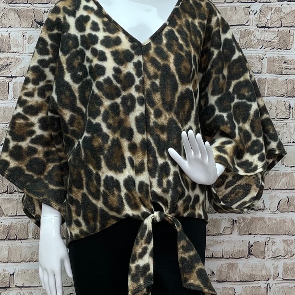 LEOPARD KNOTTED SWEATER